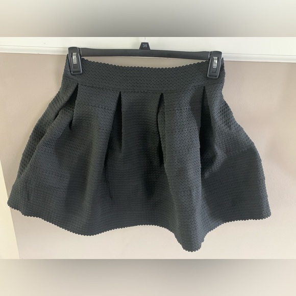 Express Stretch Black Skirt in size M, stretches from 14-19in. 18in long. - Picture 1 of 3